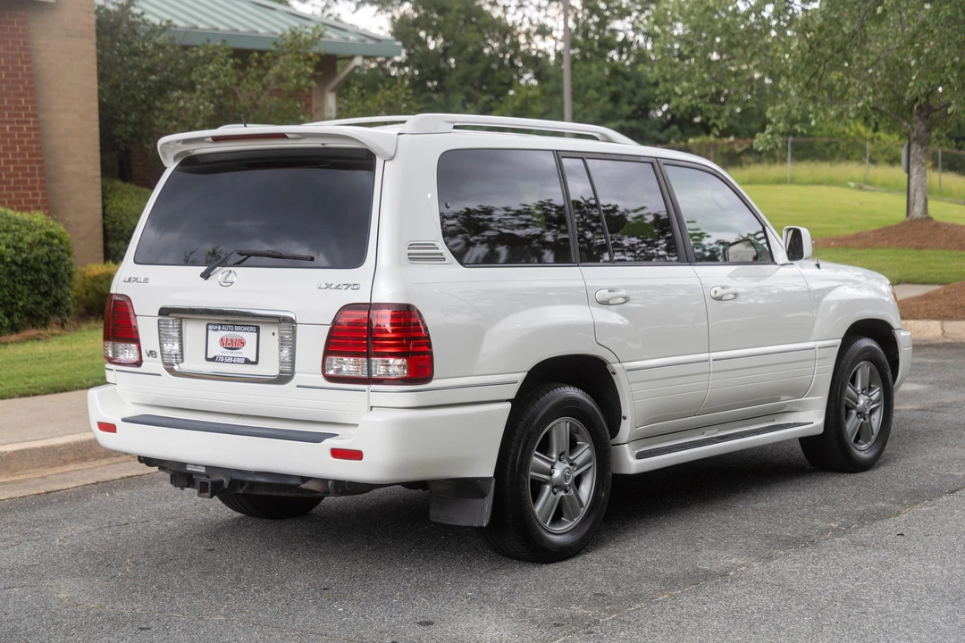 2006 Lexus LX 2nd Gen - Image 16 of 31