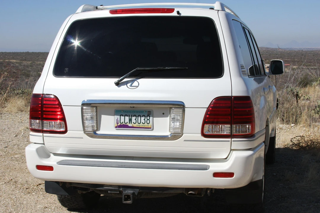 2006 Lexus LX 2nd Gen - Image 5 of 8