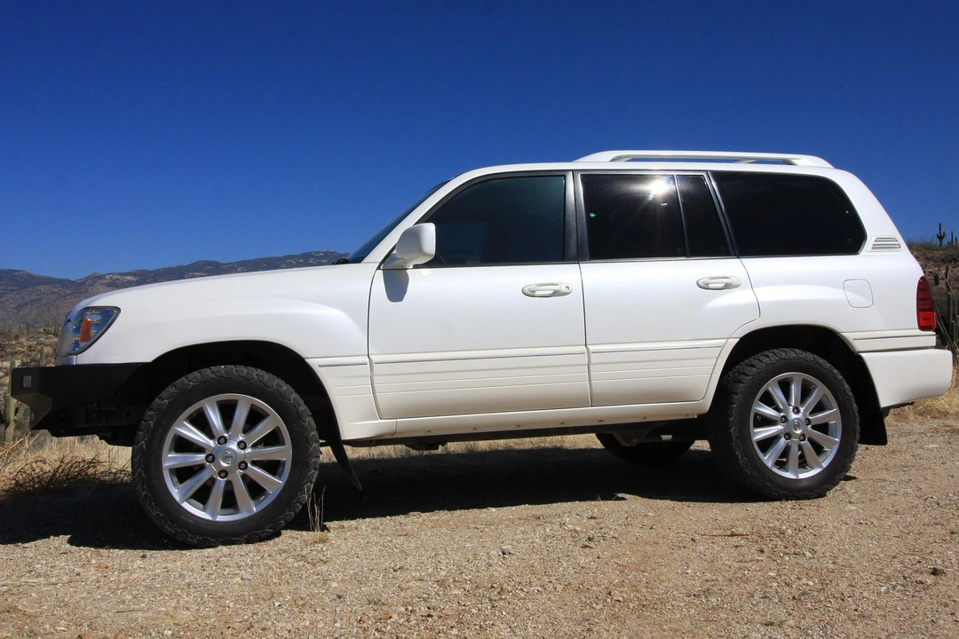 2006 Lexus LX 2nd Gen - Image 2 of 8