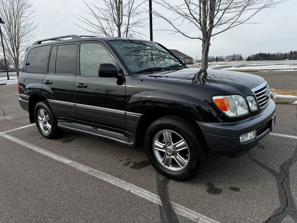 2006 Lexus LX 2nd Gen - Image 11 of 31