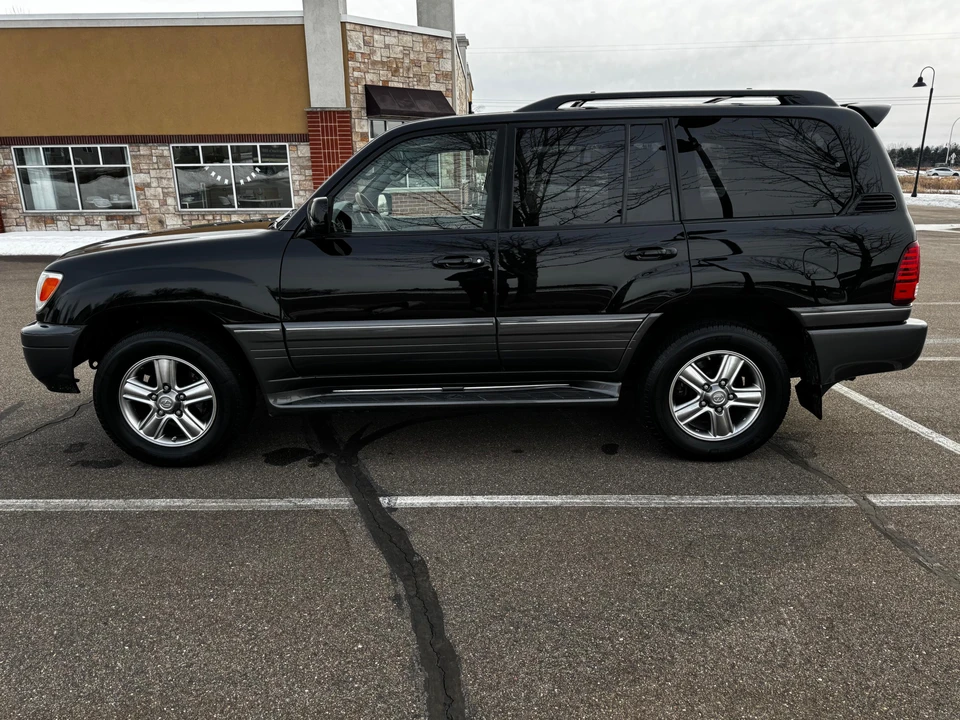 2006 Lexus LX 2nd Gen - Image 7 of 31