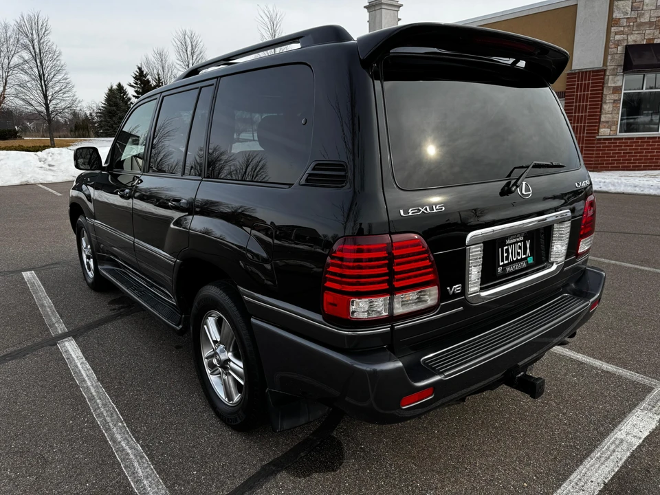2006 Lexus LX 2nd Gen - Image 9 of 31
