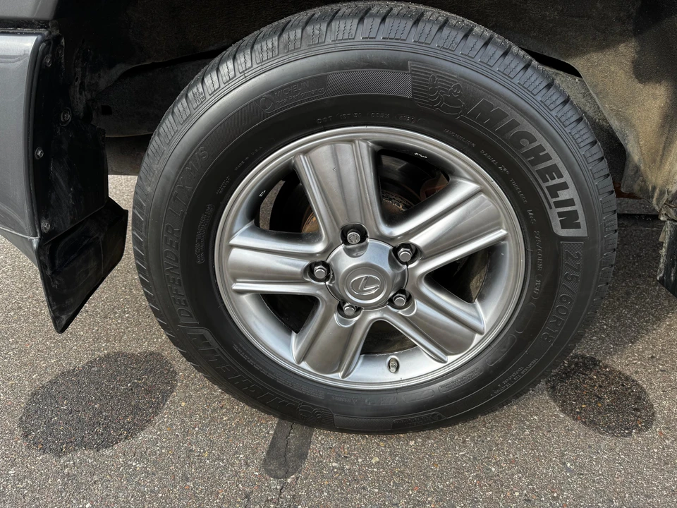 2006 Lexus LX 2nd Gen - Image 29 of 31