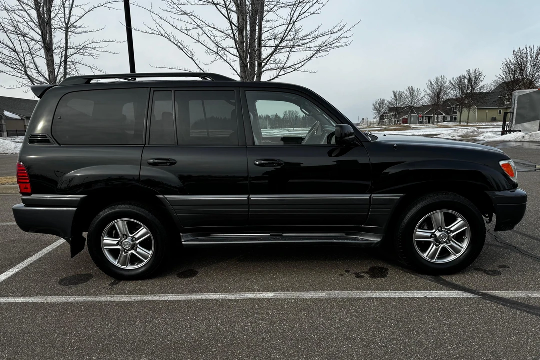 2006 Lexus LX 2nd Gen - Image 3 of 31