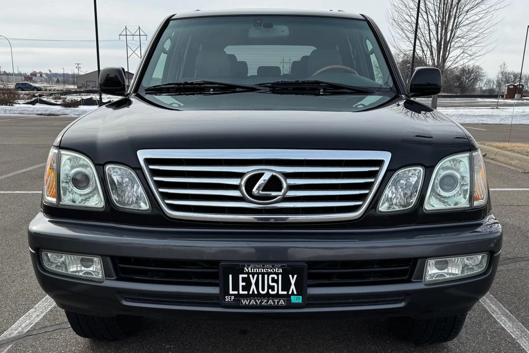 2006 Lexus LX 2nd Gen - Image 2 of 31