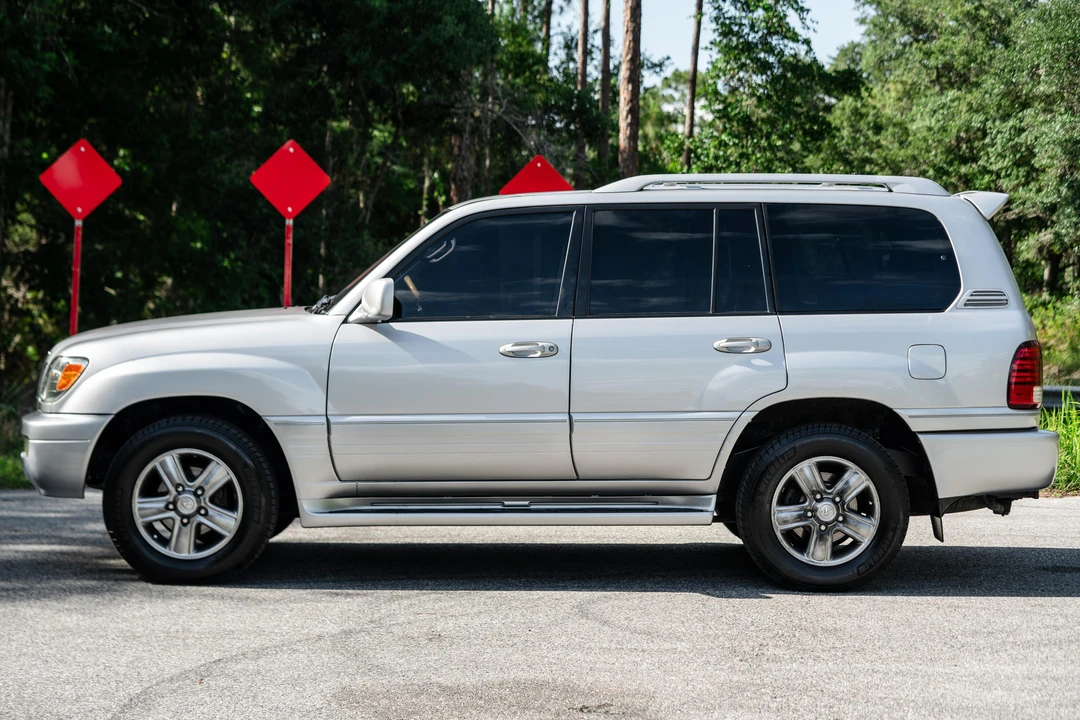 2006 Lexus LX 2nd Gen - Image 3 of 31