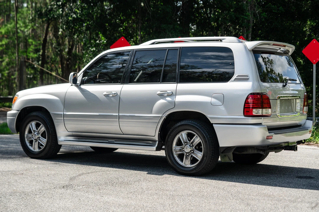 2006 Lexus LX 2nd Gen - Image 11 of 31