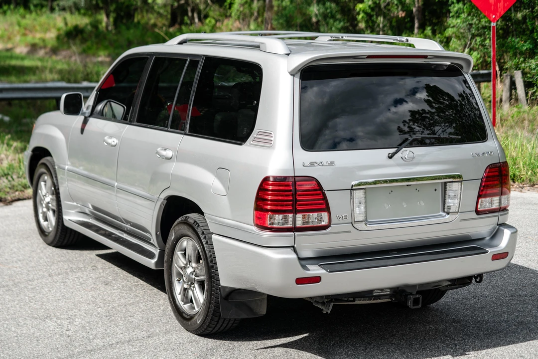 2006 Lexus LX 2nd Gen - Image 14 of 31