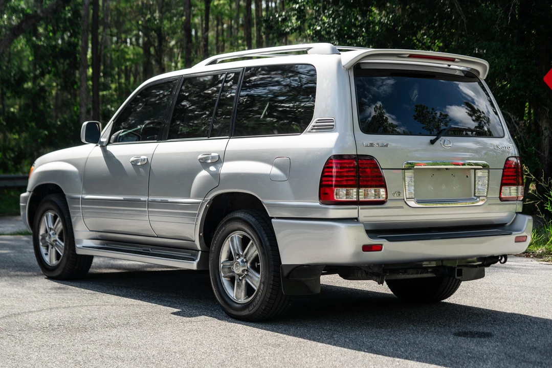 2006 Lexus LX 2nd Gen - Image 13 of 31