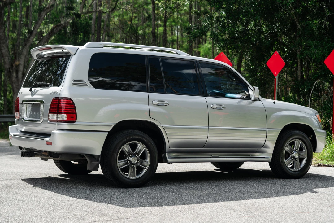 2006 Lexus LX 2nd Gen - Image 20 of 31