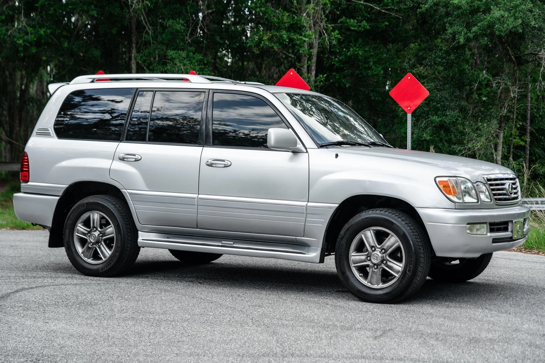 2006 Lexus LX 2nd Gen - Image 23 of 31