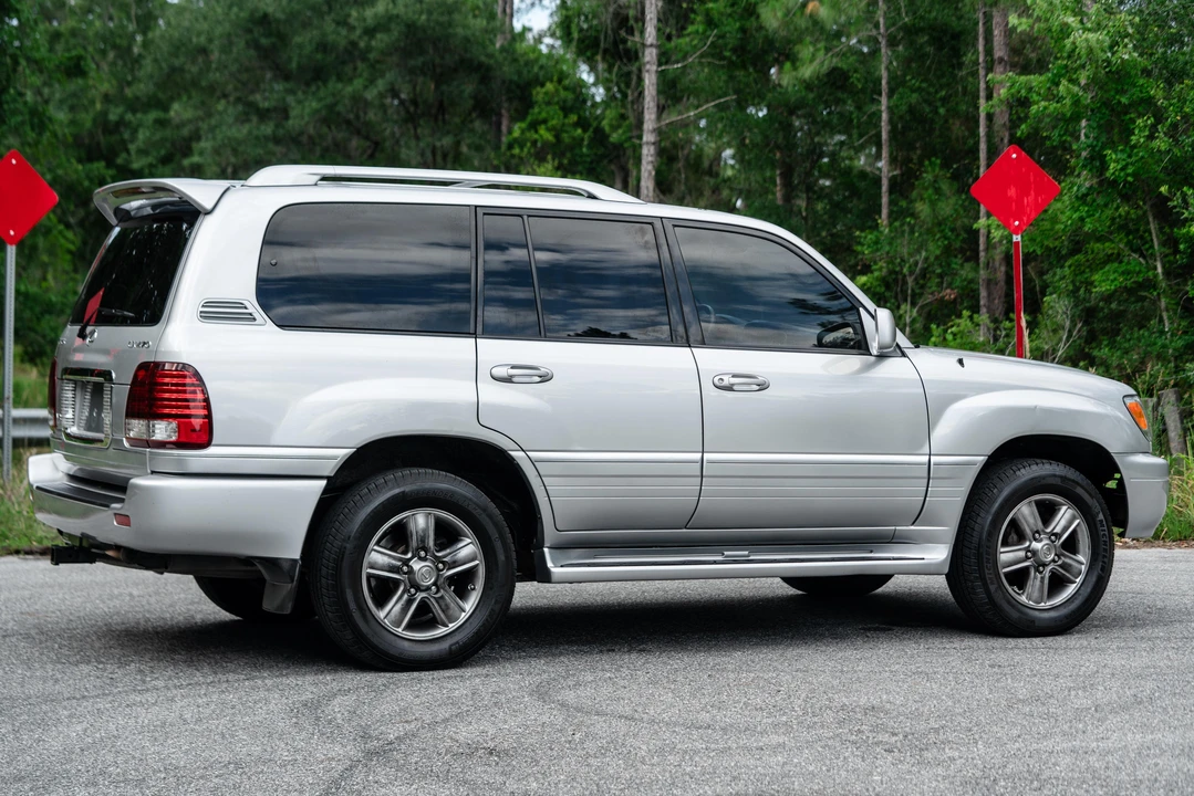 2006 Lexus LX 2nd Gen - Image 21 of 31