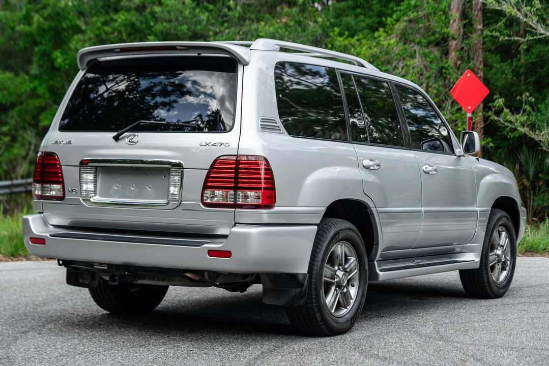 2006 Lexus LX 2nd Gen - Image 18 of 31