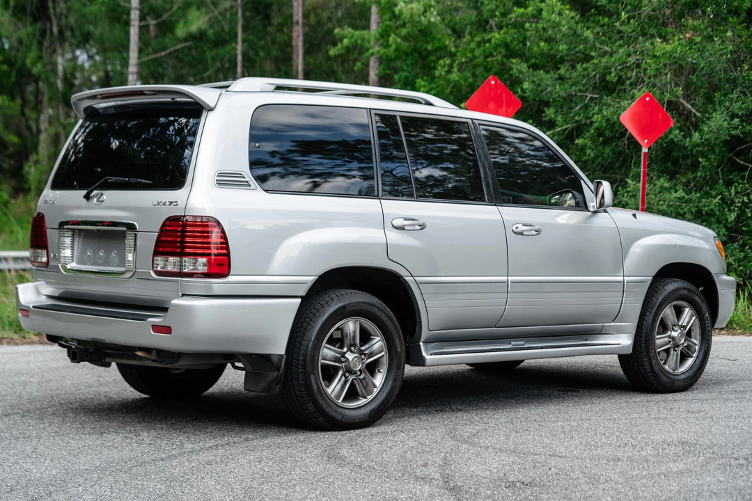 2006 Lexus LX 2nd Gen - Image 4 of 31