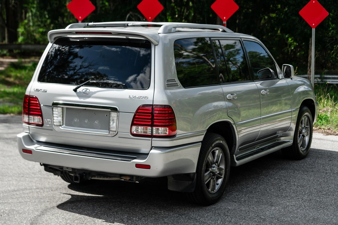 2006 Lexus LX 2nd Gen - Image 17 of 31