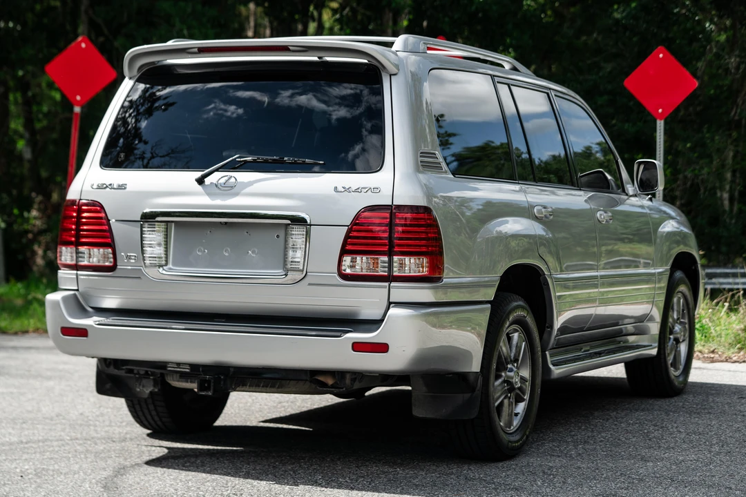 2006 Lexus LX 2nd Gen - Image 16 of 31