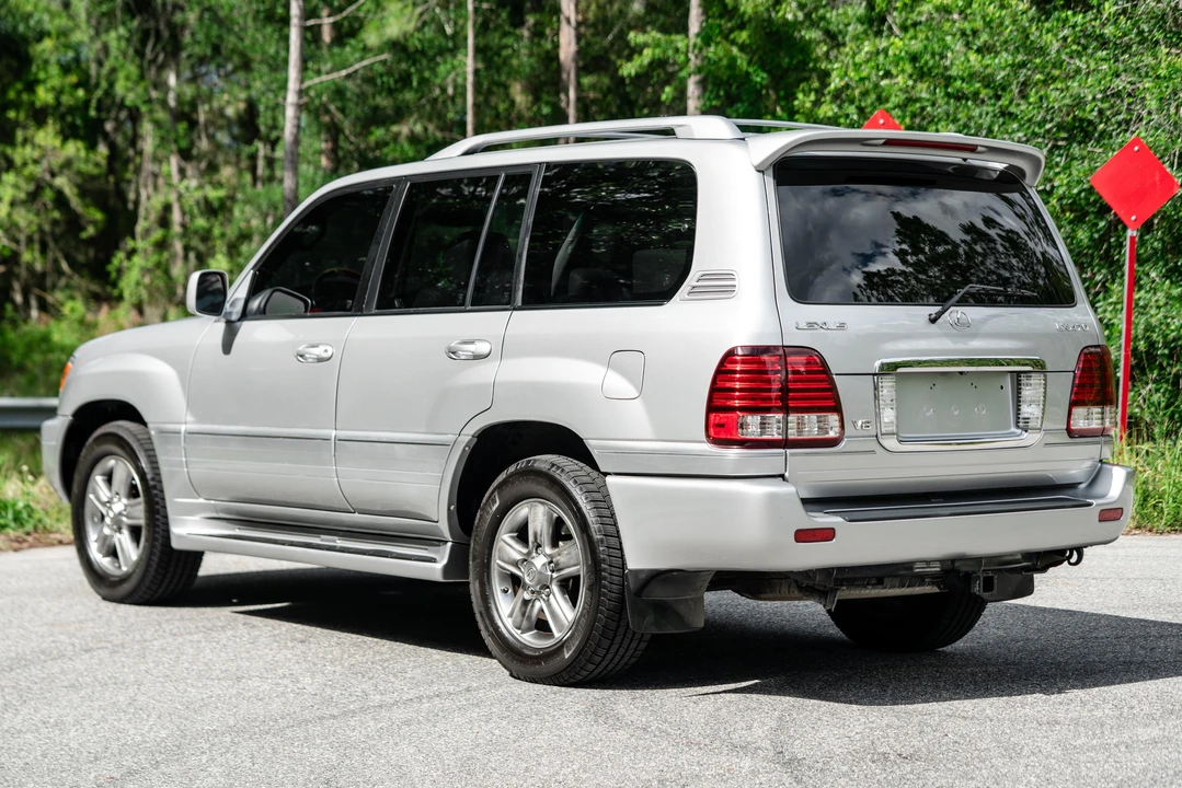 2006 Lexus LX 2nd Gen - Image 12 of 31