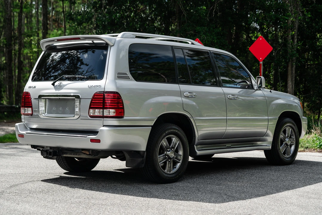 2006 Lexus LX 2nd Gen - Image 19 of 31