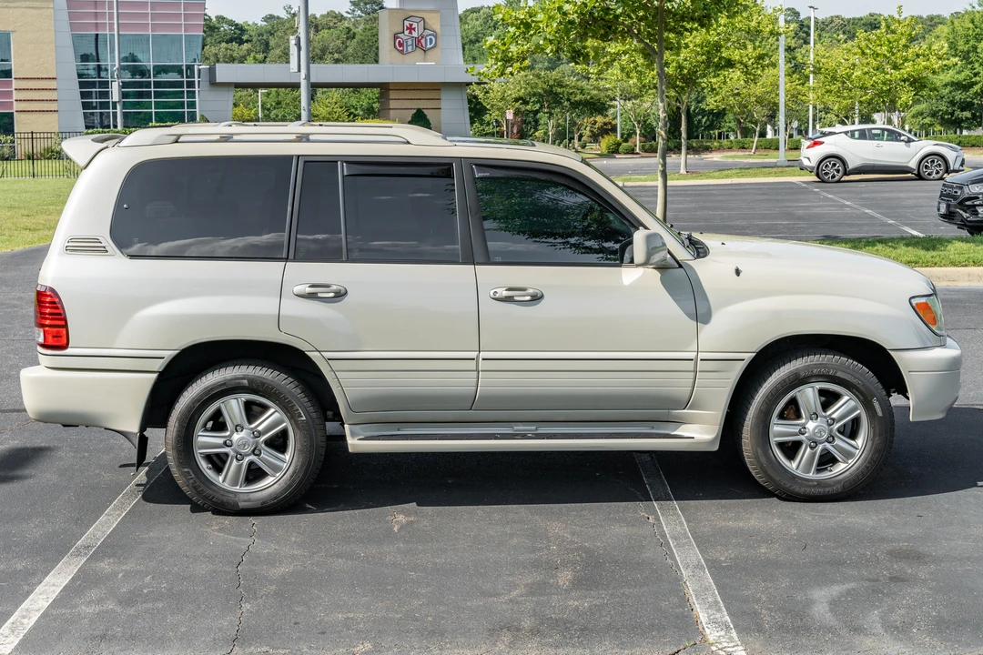 2006 Lexus LX 2nd Gen - Image 19 of 31