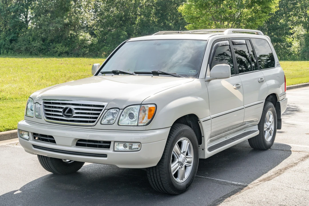 2006 Lexus LX 2nd Gen - Image 11 of 31