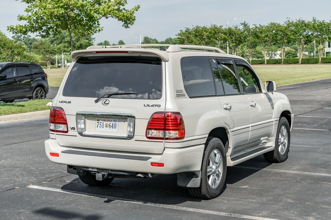 2006 Lexus LX 2nd Gen - Image 18 of 31