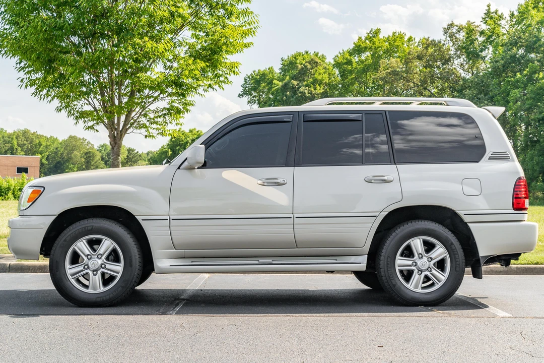 2006 Lexus LX 2nd Gen - Image 3 of 31