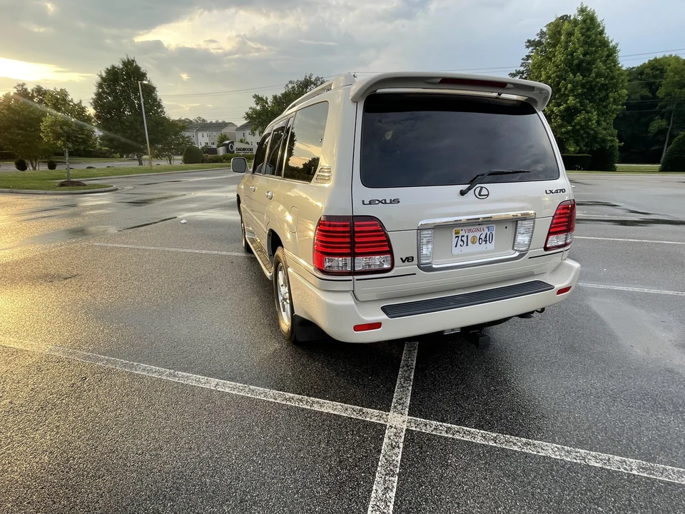2006 Lexus LX 2nd Gen - Image 16 of 31