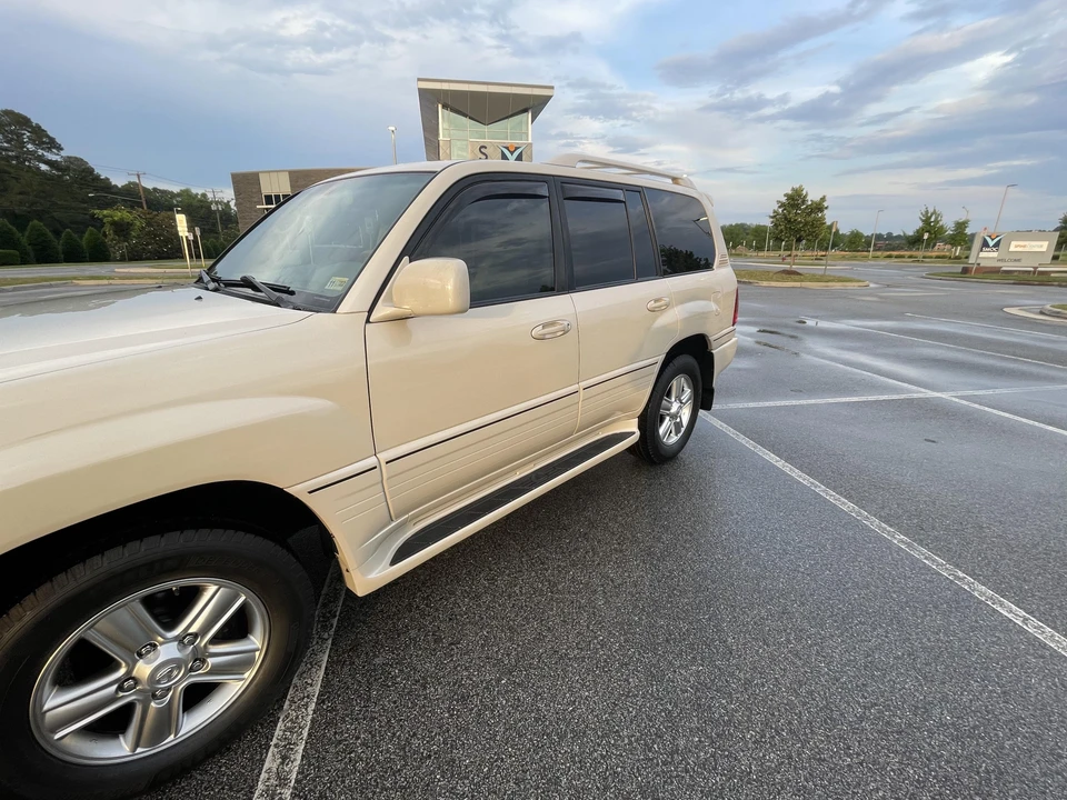 2006 Lexus LX 2nd Gen - Image 21 of 31