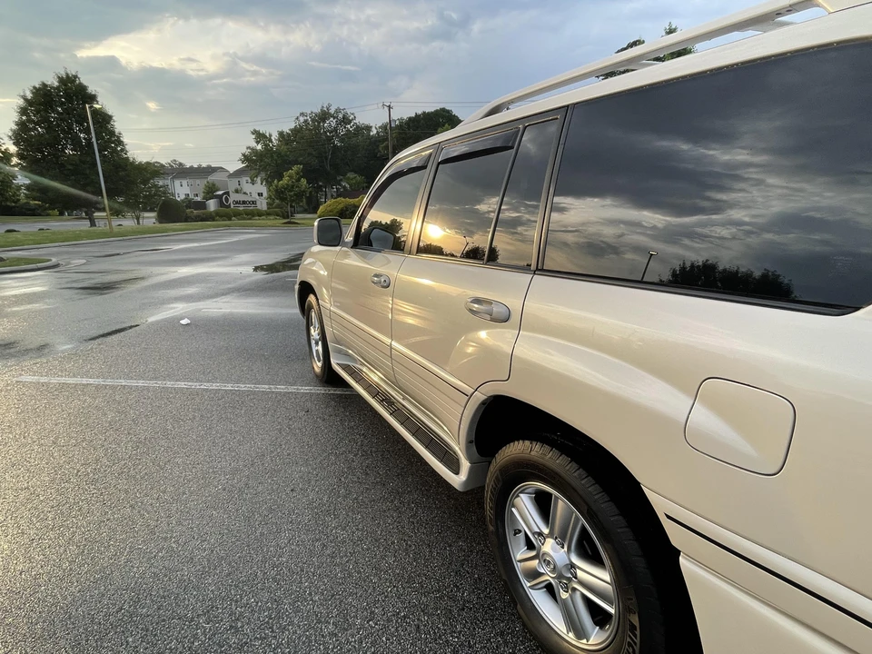 2006 Lexus LX 2nd Gen - Image 25 of 31
