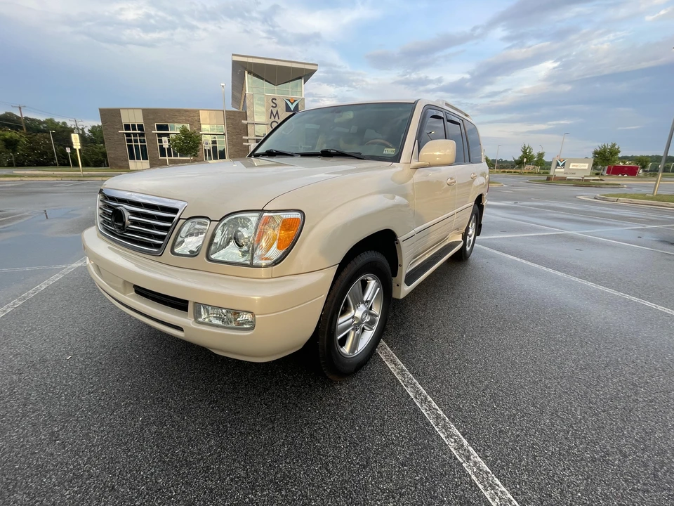 2006 Lexus LX 2nd Gen - Image 10 of 31