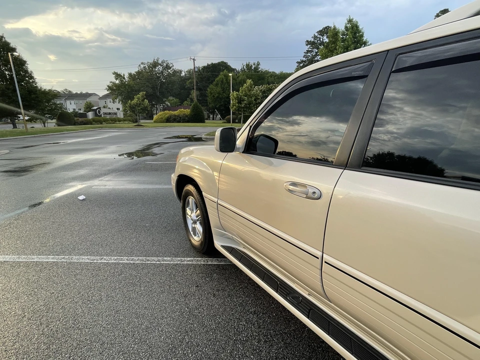 2006 Lexus LX 2nd Gen - Image 23 of 31