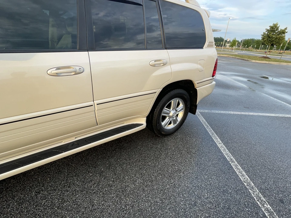 2006 Lexus LX 2nd Gen - Image 27 of 31