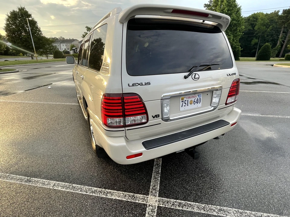 2006 Lexus LX 2nd Gen - Image 17 of 31