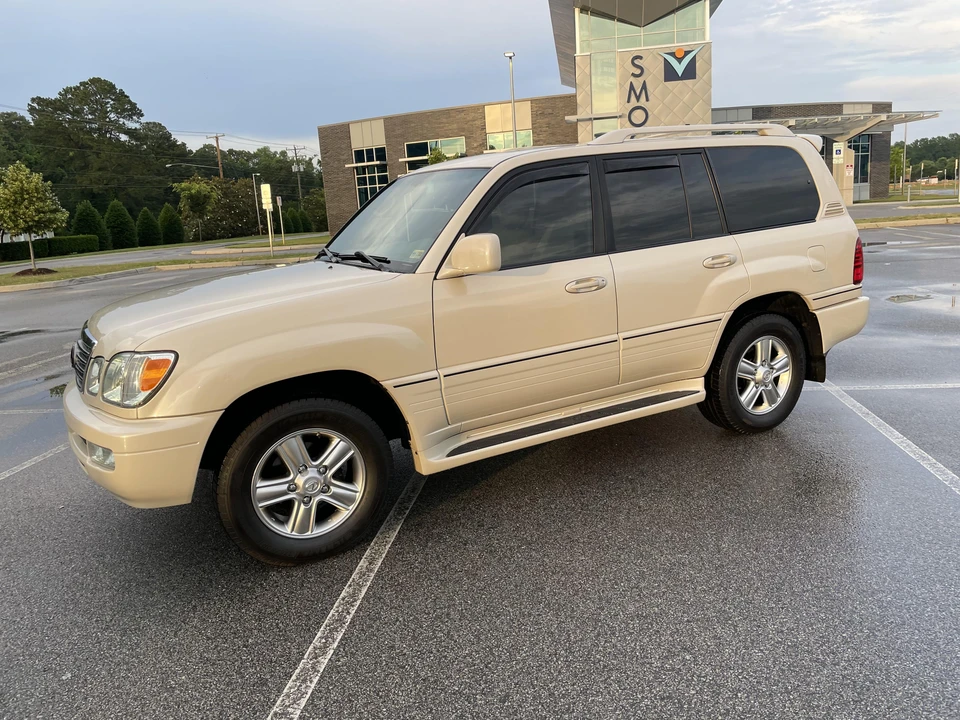 2006 Lexus LX 2nd Gen - Image 13 of 31
