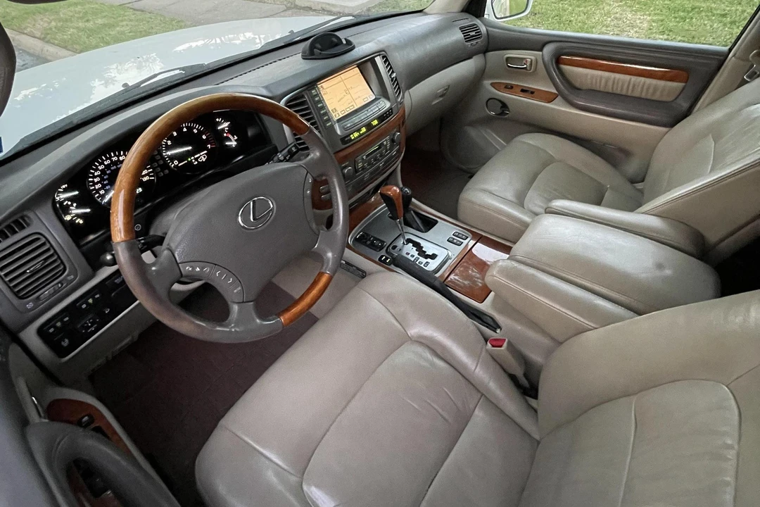 2006 Lexus LX 2nd Gen - Image 6 of 7