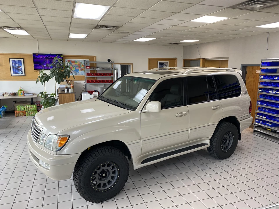 2006 Lexus LX 2nd Gen - Image 15 of 25