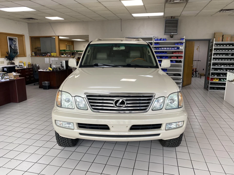 2006 Lexus LX 2nd Gen - Image 12 of 25