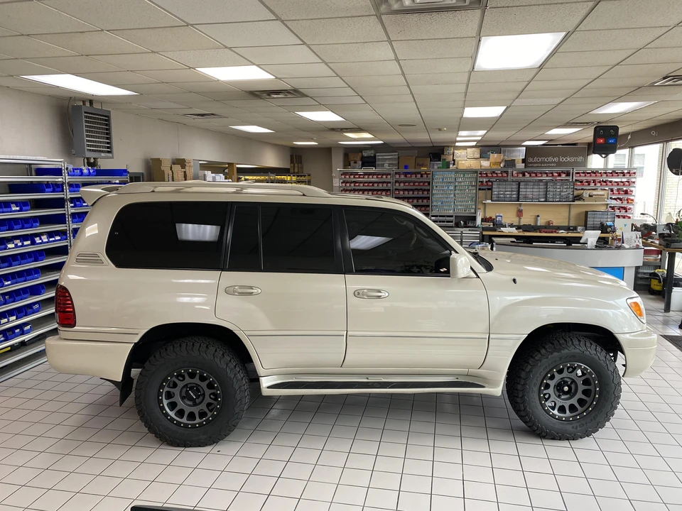 2006 Lexus LX 2nd Gen - Image 24 of 25