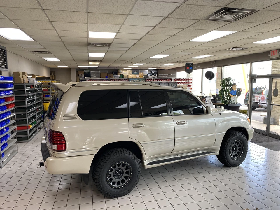 2006 Lexus LX 2nd Gen - Image 23 of 25