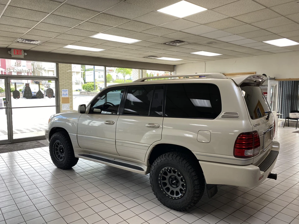 2006 Lexus LX 2nd Gen - Image 19 of 25