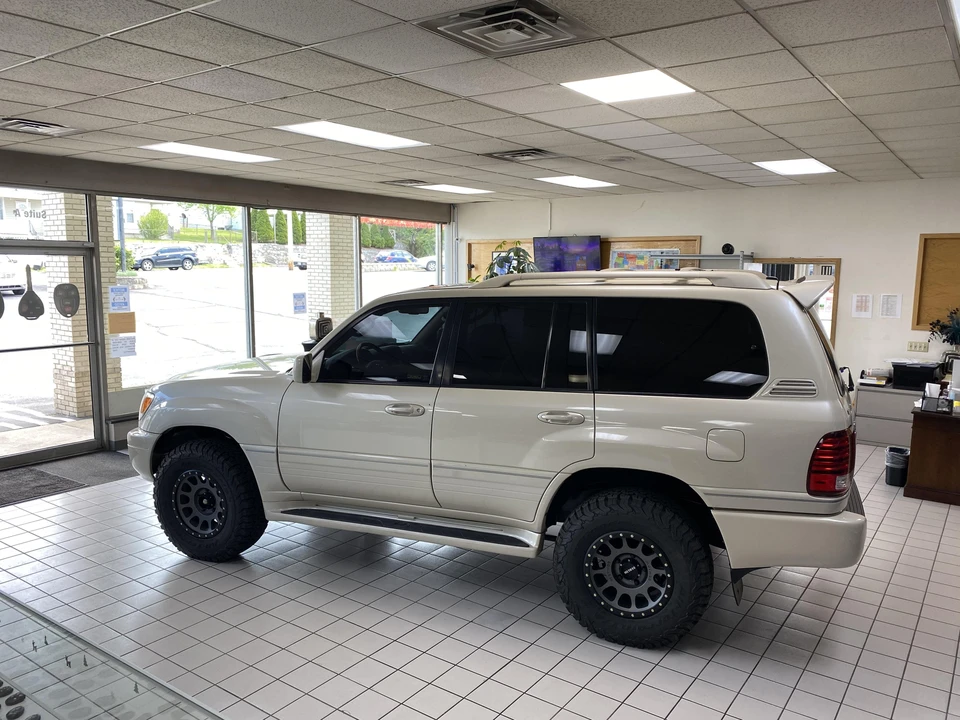 2006 Lexus LX 2nd Gen - Image 18 of 25