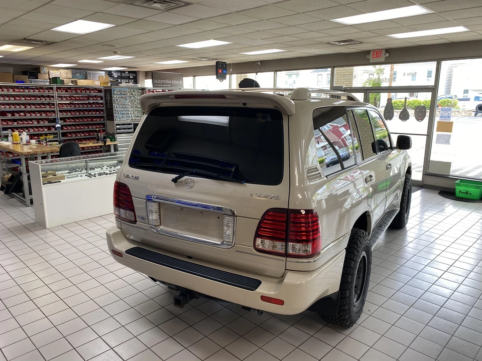 2006 Lexus LX 2nd Gen - Image 21 of 25