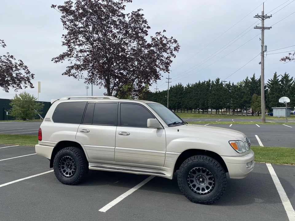 2006 Lexus LX 2nd Gen - Image 10 of 25