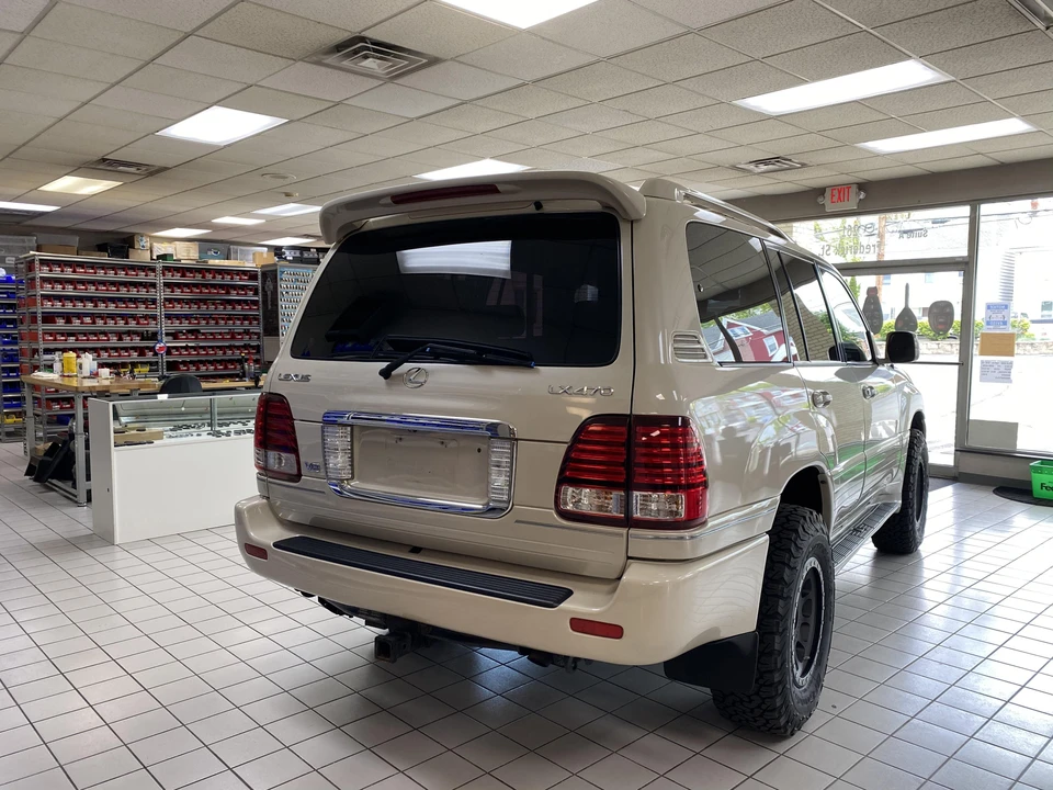 2006 Lexus LX 2nd Gen - Image 20 of 25
