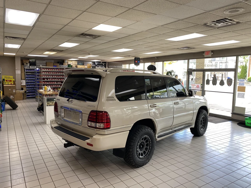 2006 Lexus LX 2nd Gen - Image 22 of 25