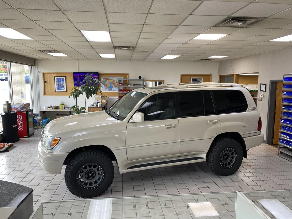 2006 Lexus LX 2nd Gen - Image 16 of 25