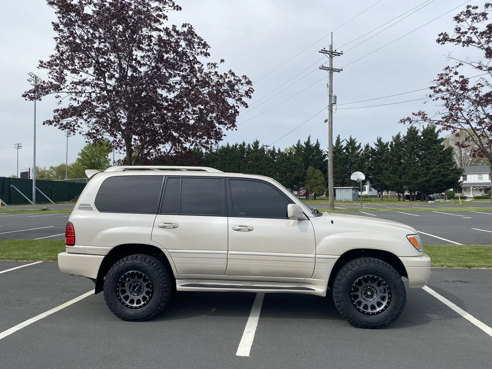 2006 Lexus LX 2nd Gen - Image 9 of 25