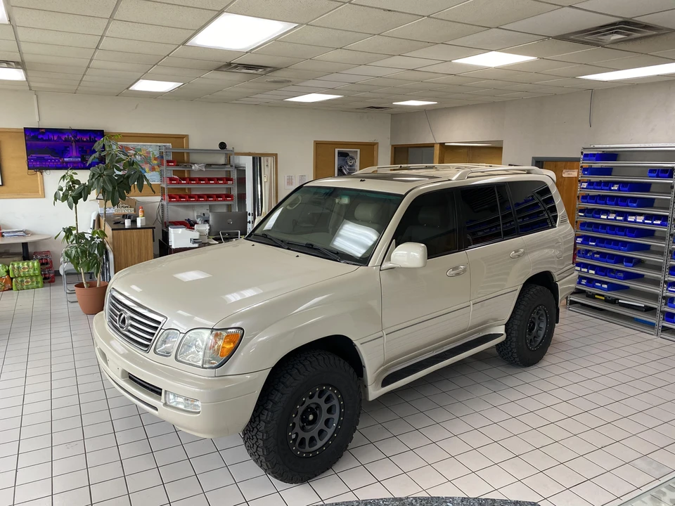 2006 Lexus LX 2nd Gen - Image 14 of 25