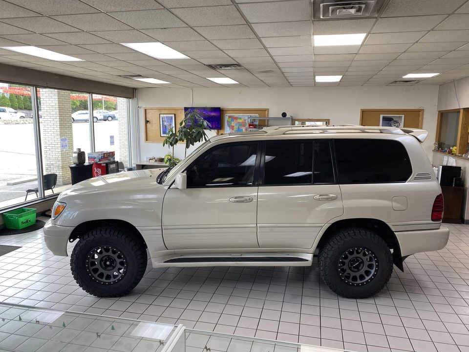 2006 Lexus LX 2nd Gen - Image 17 of 25