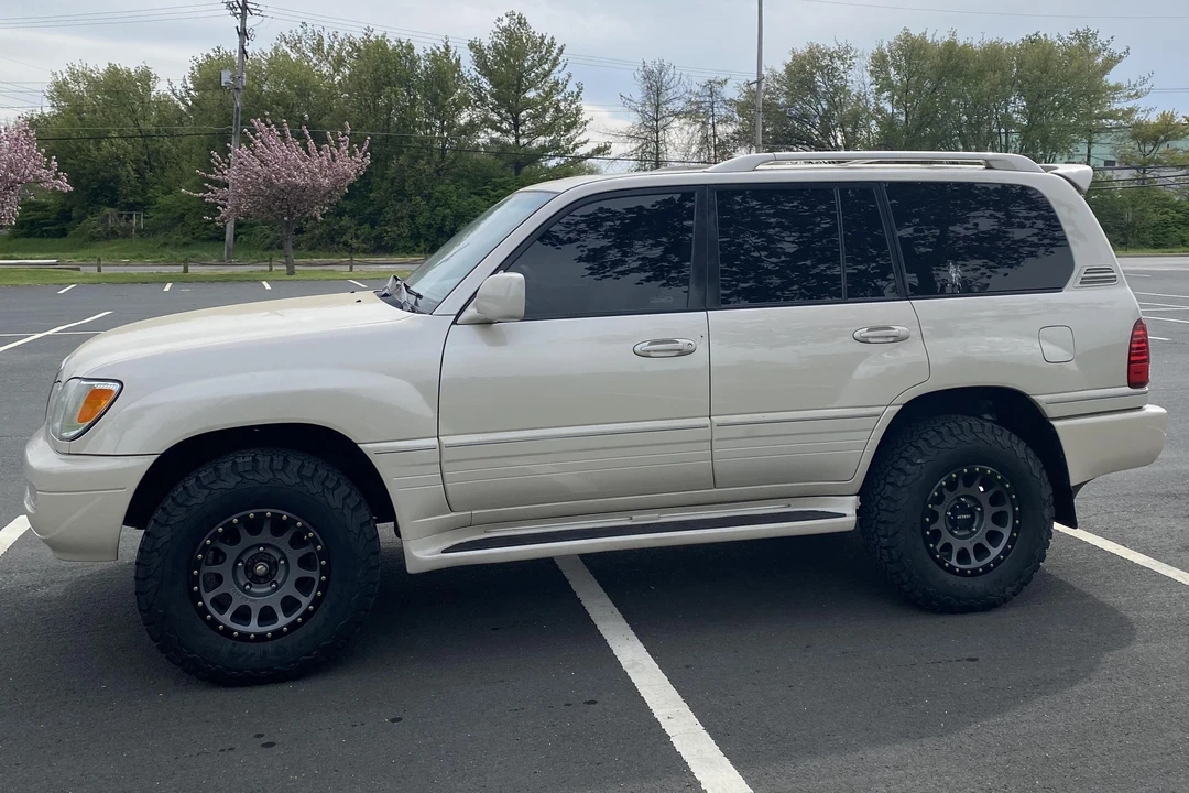 2006 Lexus LX 2nd Gen - Image 3 of 25